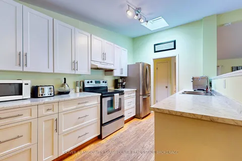 23 Oregon Rd, London, ON N5Z 4B8