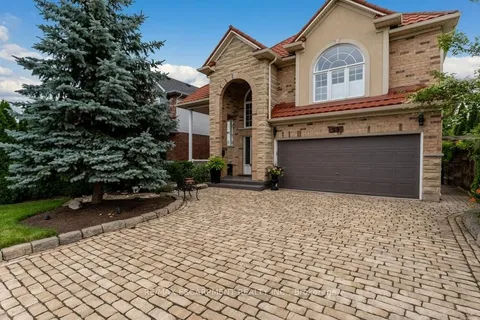 99 VINIFERA Dr, Grimsby, ON L3M 5S6