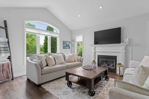99 VINIFERA Dr, Grimsby, ON L3M 5S6