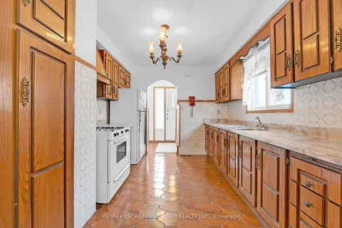 373 Mary St, Hamilton, ON L8L 4W5