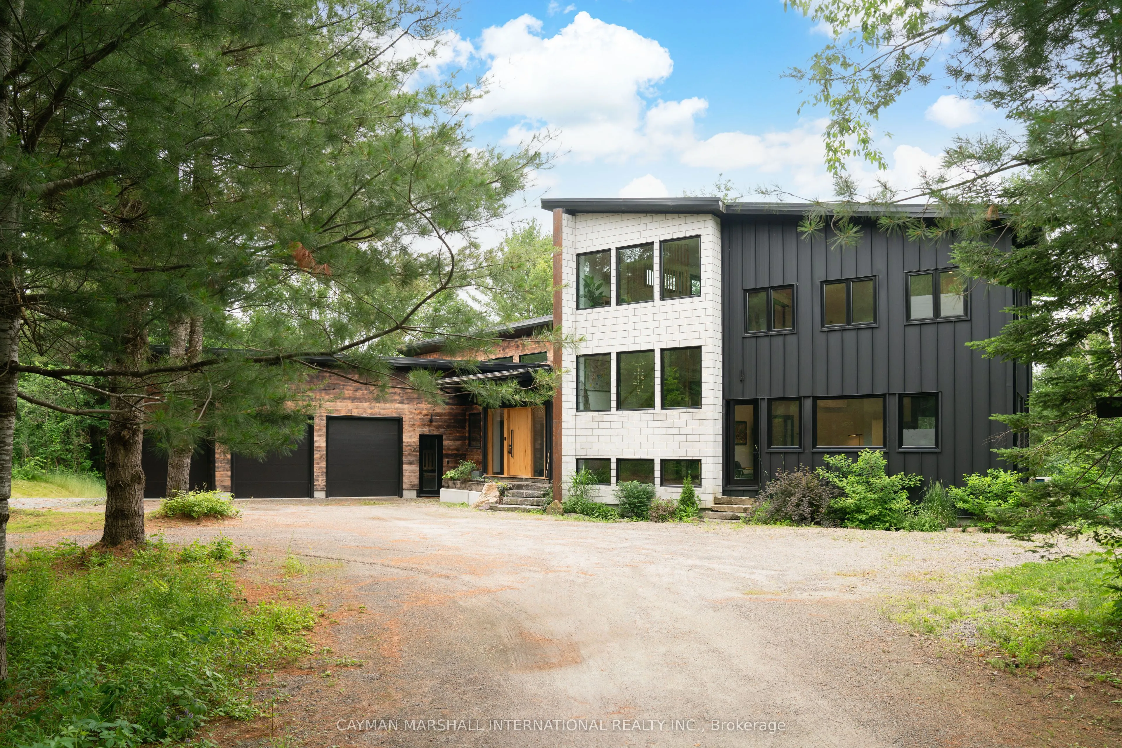 1016 Zoe Lane, Bracebridge, ON P1L 0L5