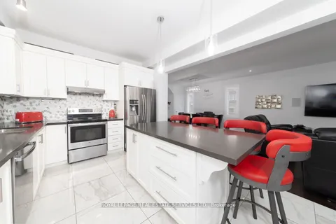 17 Narbonne Cres, Hamilton, ON L8J 0J7