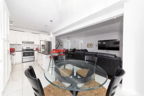 17 Narbonne Cres, Hamilton, ON L8J 0J7