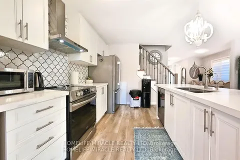 8 Pony Way, Kitchener, ON N2R 0R8