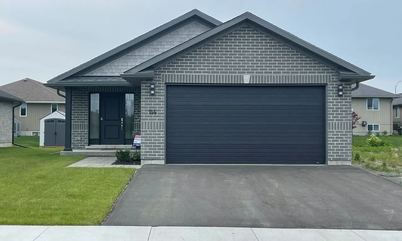 114 HASTINGS PARK Dr, Belleville, ON K8P 0J4
