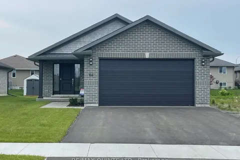 114 HASTINGS PARK Dr, Belleville, ON K8P 0J4