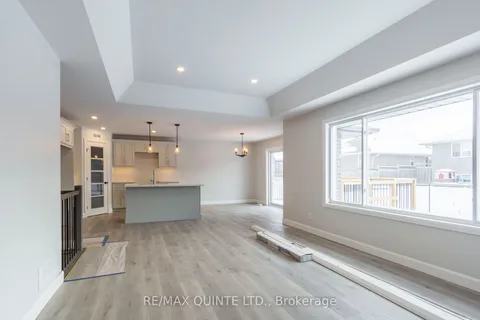 114 HASTINGS PARK Dr, Belleville, ON K8P 0J4