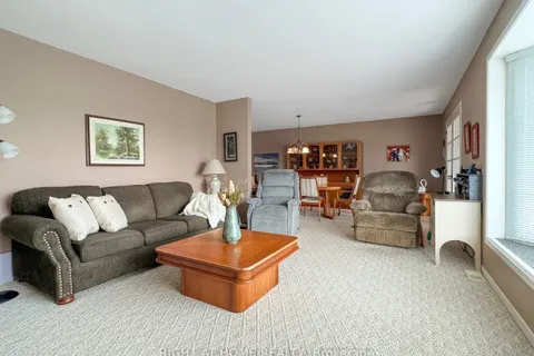 953 Airport Pkwy, Belleville, ON K8N 4Z6