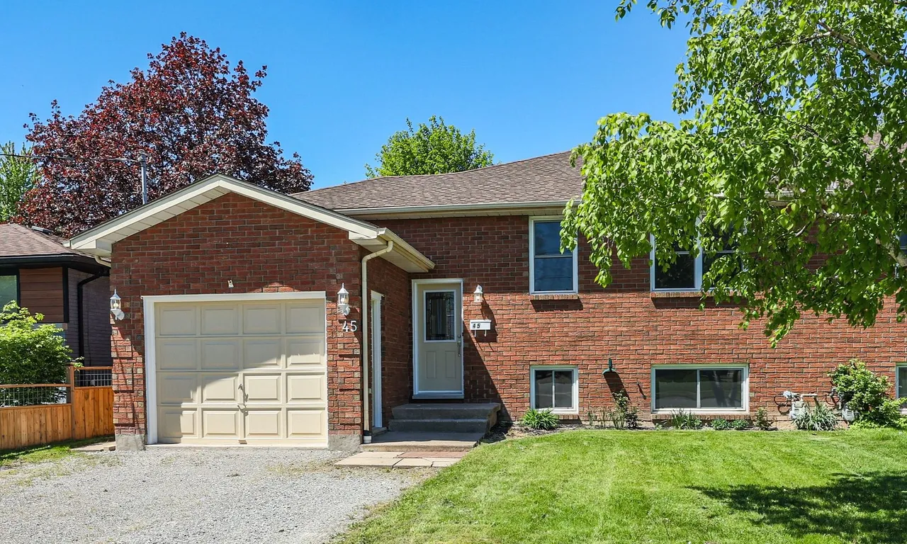 45 Louth St, St. Catharines, ON L2S 2T6