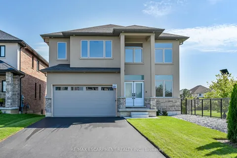 34 Hampshire Pl, Hamilton, ON L8J 2V3