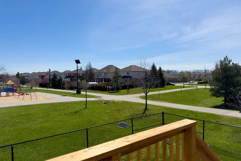 34 Hampshire Pl, Hamilton, ON L8J 2V3