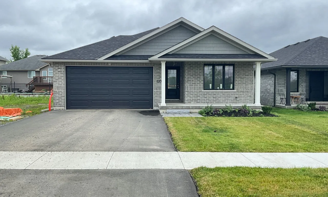 120 HASTINGS PARK Dr, Belleville, ON K8P 0J4