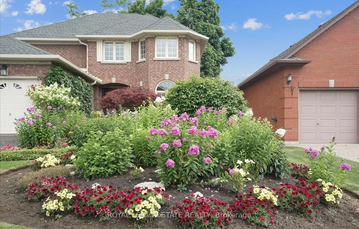 126 Gurnett Dr, Hamilton, ON L9C 7N2