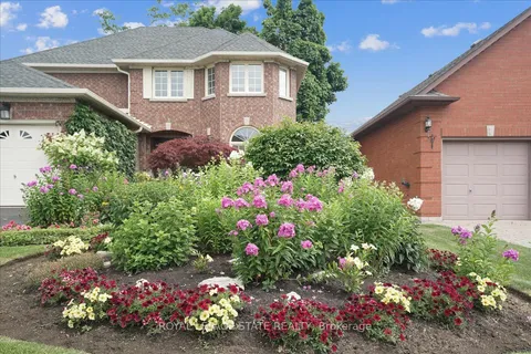 126 Gurnett Dr, Hamilton, ON L9C 7N2
