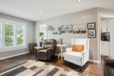 126 Gurnett Dr, Hamilton, ON L9C 7N2