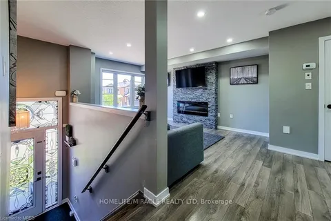 52 Crafter Cres, Hamilton, ON L8J 0H6