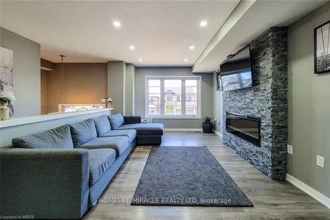 52 Crafter Cres, Hamilton, ON L8J 0H6