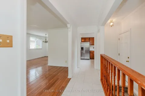 390 Lakeview Dr, Waterloo, ON N2L 4Z6