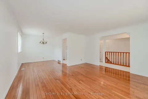 390 Lakeview Dr, Waterloo, ON N2L 4Z6