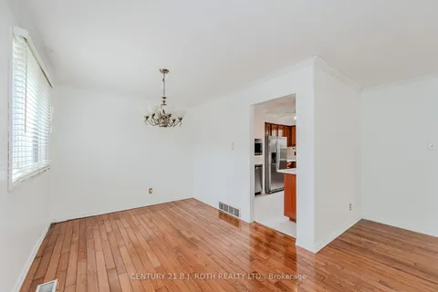 390 Lakeview Dr, Waterloo, ON N2L 4Z6