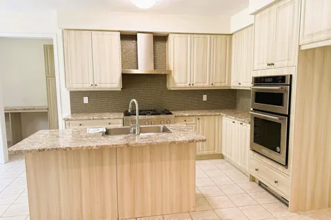 8659 Chickory Tr, Niagara Falls, ON L2H 3S5