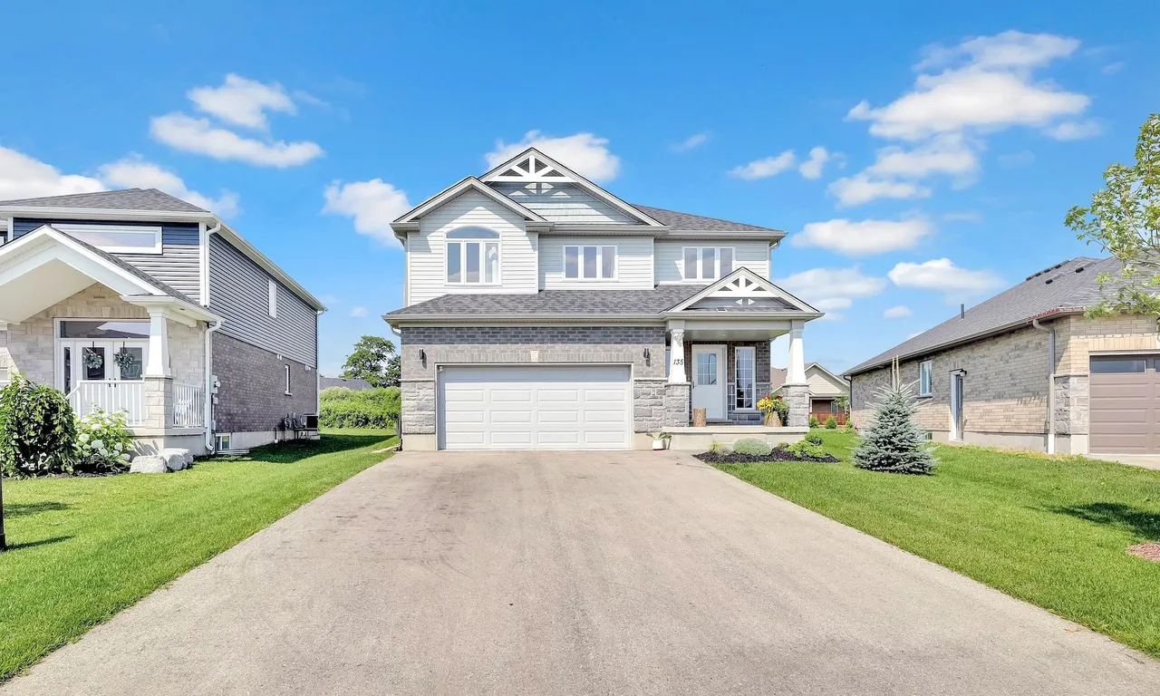 135 Stephenson Way, Minto, ON N0G 2P0