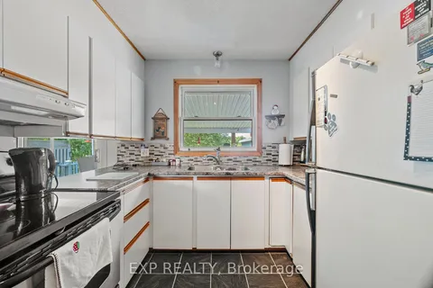 8274 Burwell Rd, Lambton Shores, ON N0M 1T0