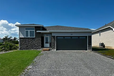 28 Summit Cres, Belleville, ON K8N 2X2