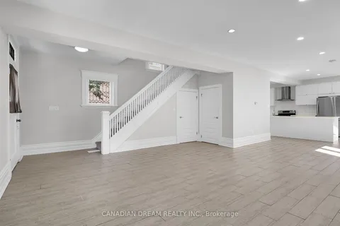 492 Grosvenor St, London, ON N5Y 3S9