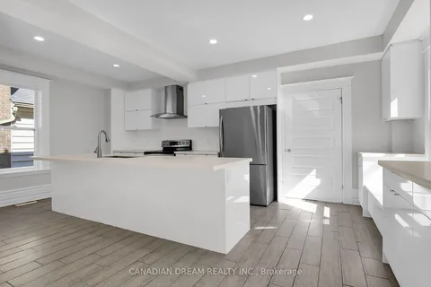 492 Grosvenor St, London, ON N5Y 3S9