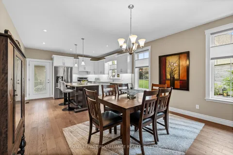 17 Rosslyn Dr, Brighton, ON K0K 1H0