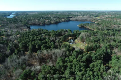 1067 Thomas Rd, Gravenhurst, ON P1P 1R3