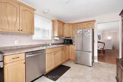 401 Chestnut St, St. Thomas, ON N5R 6G3
