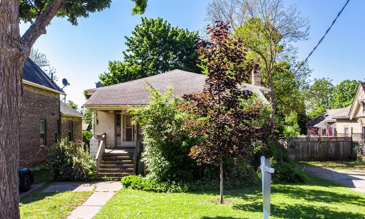 529 Grey St, London, ON N6B 1H4
