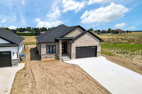 500 Motz Blvd, South Huron, ON N0M 1S1