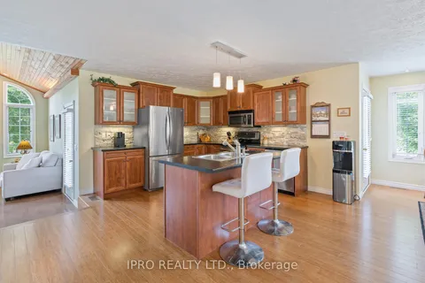 414 4th St, Hanover, ON N4N 3V1