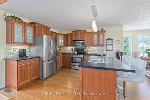 414 4th St, Hanover, ON N4N 3V1