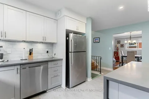 61 NAPOLI Dr, Hamilton, ON L9C 6X1