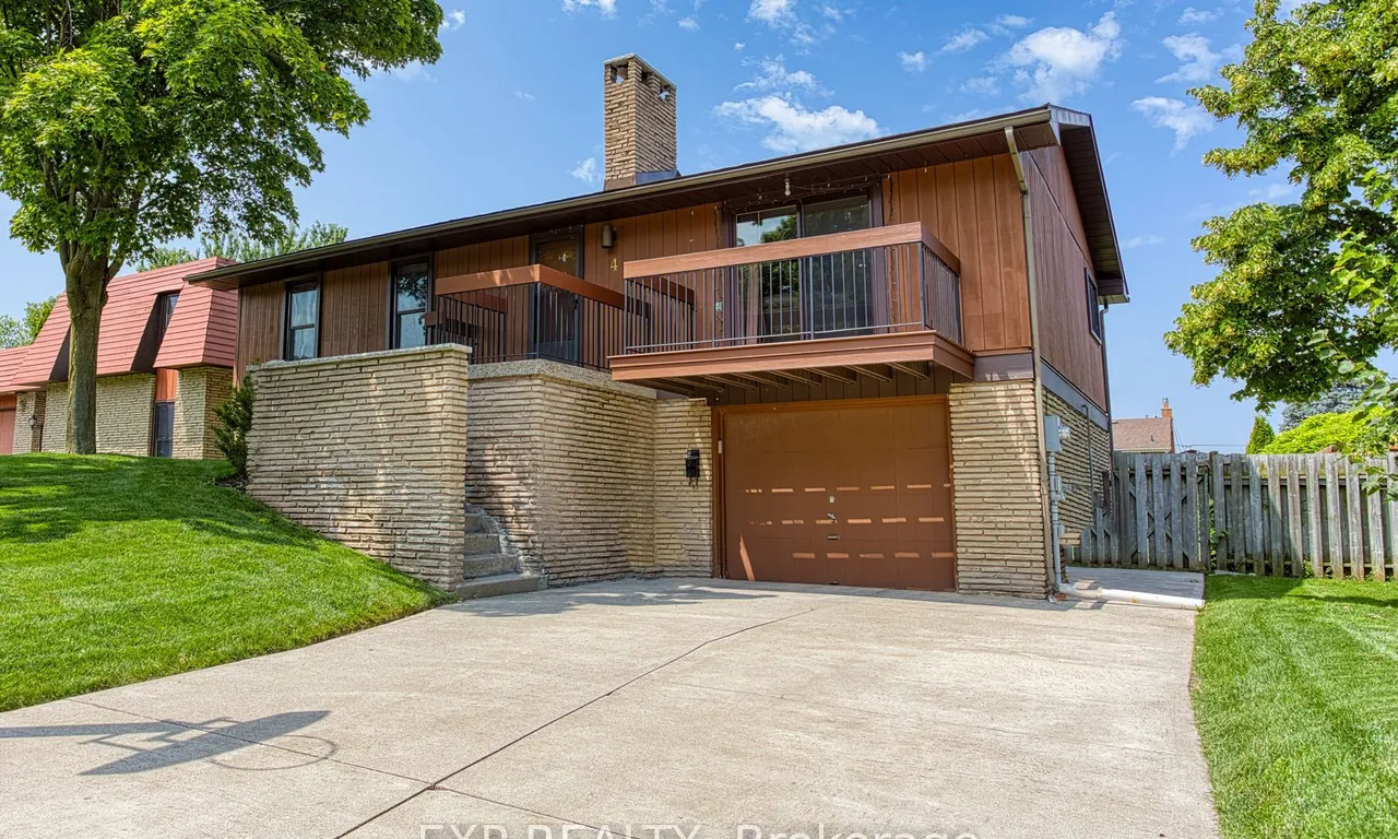 4 Cedar Glen, Grimsby, ON L3M 4K2