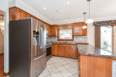 22 Glen Park Crt, Hamilton, ON L8K 6N6
