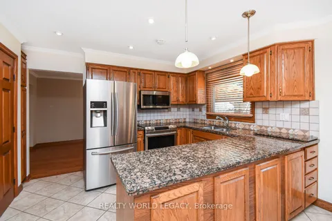 22 Glen Park Crt, Hamilton, ON L8K 6N6