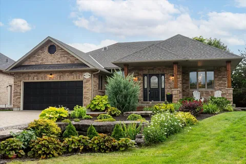 33 South Harbour Dr, Kawartha Lakes, ON K0M 1A0