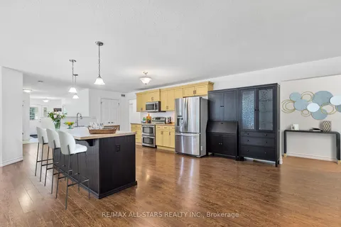 557 South Mary Lake Rd, Huntsville, ON P0B 1L0
