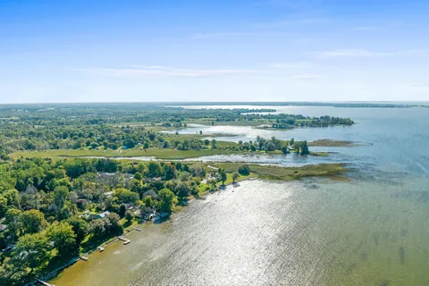 230 Parkview Rd, Prince Edward County, ON K0K 1L0