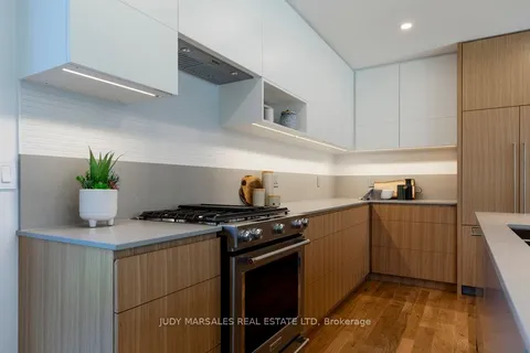 315 Park St, Hamilton, ON L9H 1Z1