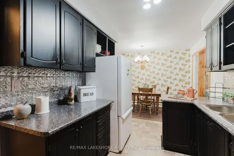 8 Elm Ave, Hamilton Township, ON K0K 1C0