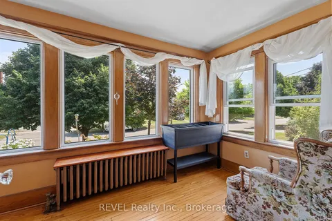 208 North St, Fort Erie, ON L2A 3R8