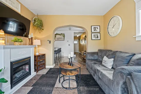 84 Steele St, Port Colborne, ON L3K 4X2