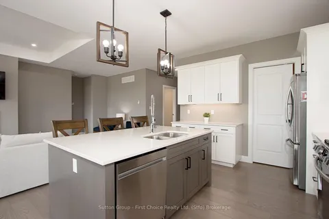 33 Brooklawn Dr, Lambton Shores, ON N0M 1T0