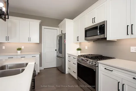 33 Brooklawn Dr, Lambton Shores, ON N0M 1T0